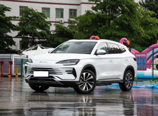 比亚迪宋PLUS压力大了,蓝电E5干到10万以内还有7座可选的!